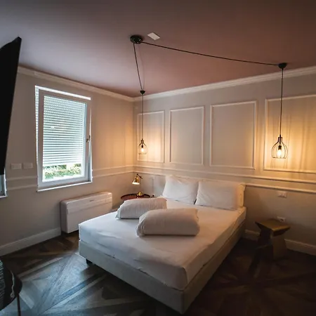 Gaudemus Boutique Hotel *