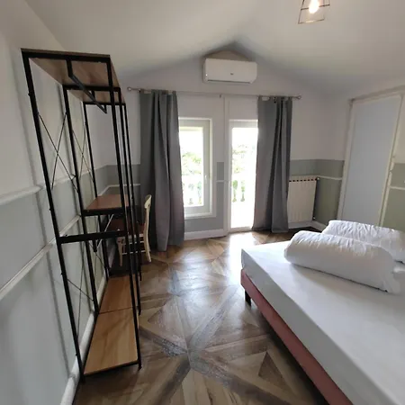Gaudemus Hotel *